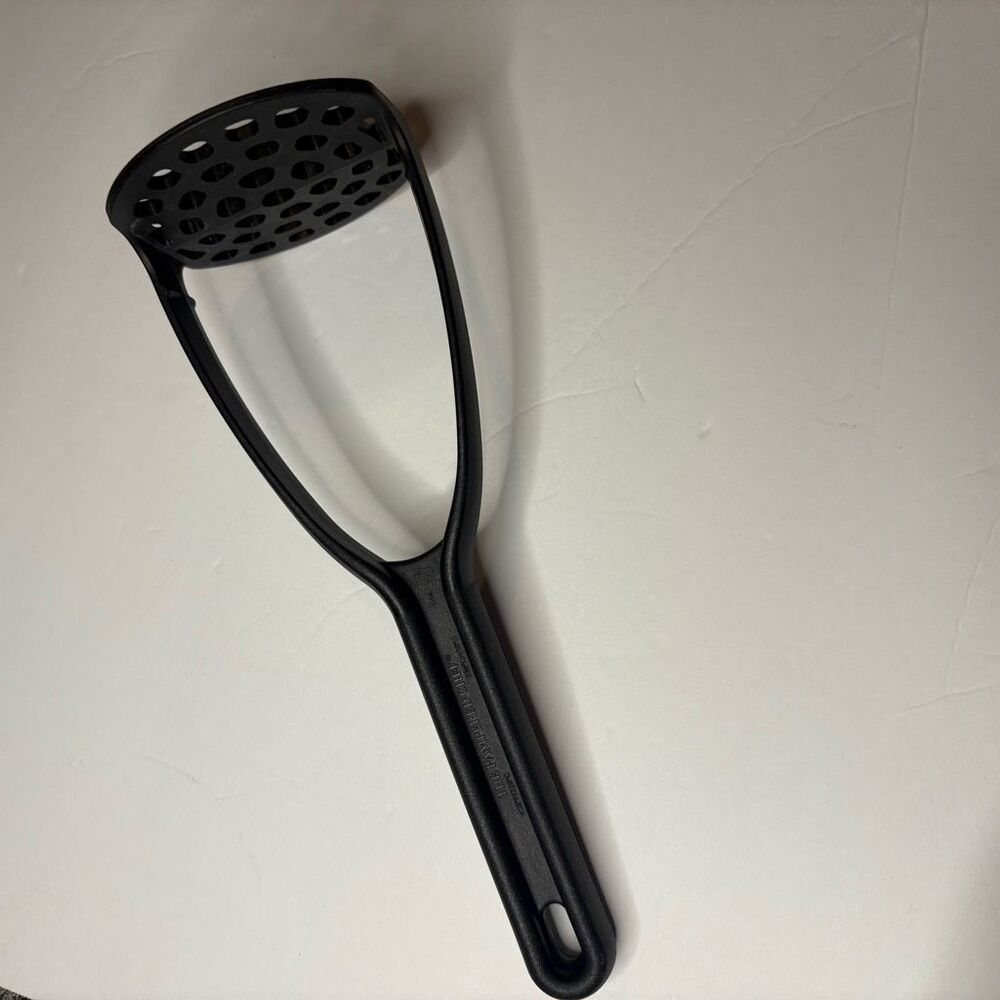 Pampered Chef #2317 Black Nylon Plastic Potato Masher